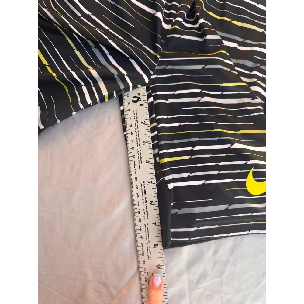 Nike Boys Dri-FIT Basketball Shorts Black Volt Yellow Striped Size Medium M